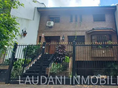 CASA 4 amb. con DOBLE COCHERA y dependencia