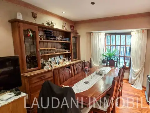 Casa 5 ambientes con 4 baños