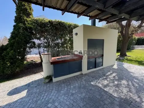 Casa 4 ambientes con 3 baños