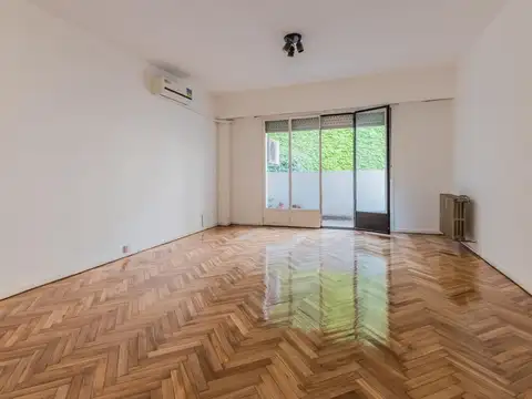 Venta departamento de 3 ambientes con dependencia de servicio y balcón en Recoleta