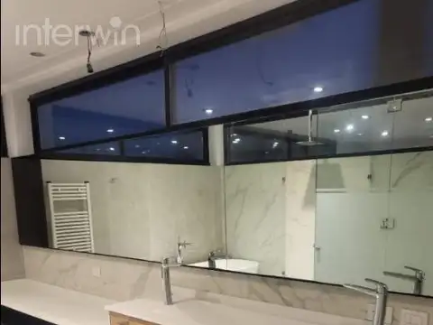 Casa - 5 Ambientes - con piscina, jardín y cochera - Adrogue Chico - VENTA