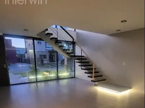 Casa 5 ambientes con 2 baños