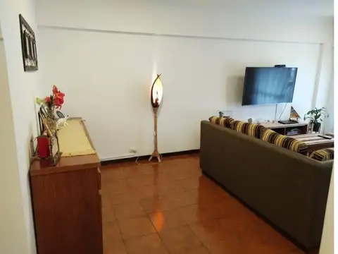 Departamento De 4 Amb Con Dependencia Y Cochera La Perla