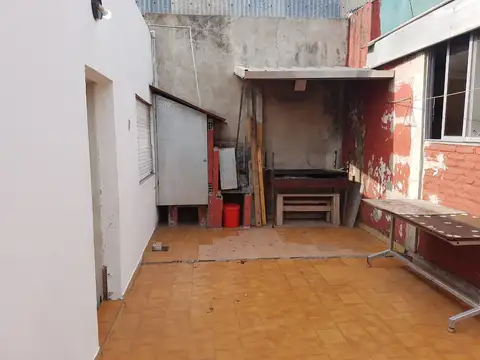 CASA IDEAL 2 FAMILIAS - LOTE 8,66x60 m. SALIDA A DOS CALLE