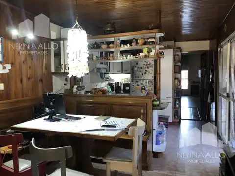 Casa 6 ambientes con 2 baños