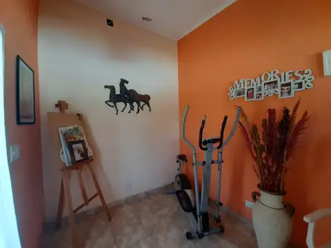 Casa a la venta en Villa Parque Siquiman. (C235)