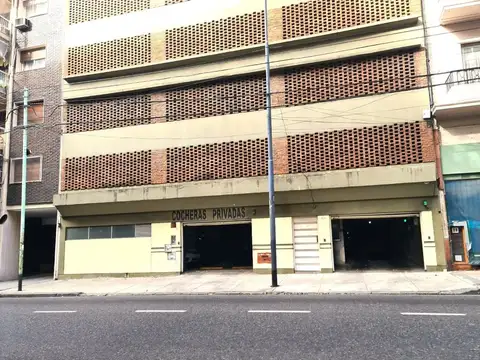 COCHERA FIJA Y CUBIERTA EN FLORES