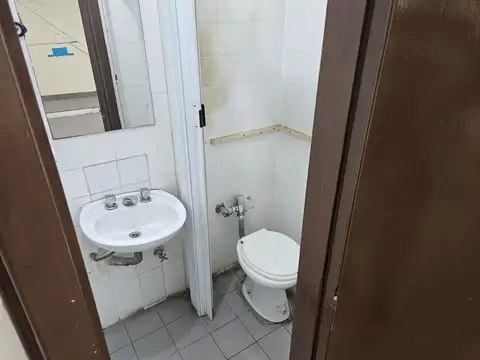 Venta oficina frente a la bolsa de comercio 80 m2