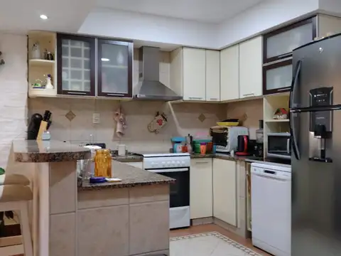 Casa 5 ambientes con 4 baños