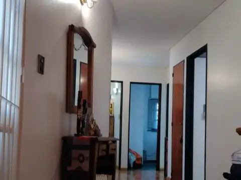 Zelarrayan 5200. Casa 5 ambiente. 4 Baños. Jardín. Quincho con baño. Villa Lugano