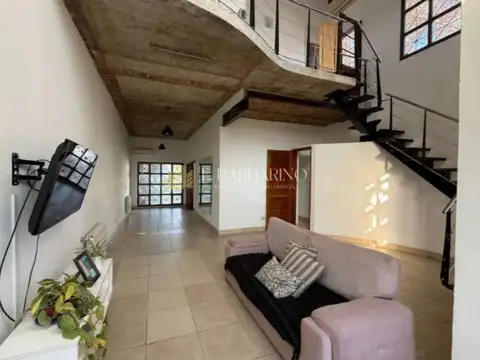 ¡Imperdible chalet en venta con pileta 5 ambientes en Quilmes Centro!