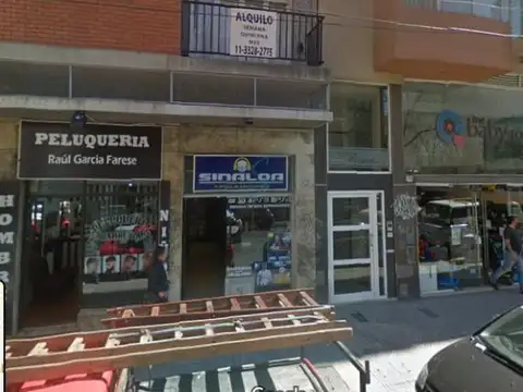 Local a la calle en venta, con renta. Zona Microcentro