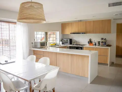 Casa 4 ambientes con 6 baños