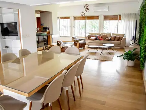 Casa de 6 ambientes con cochera y dependencia de servicio en venta en Martinez