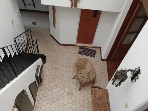 Casa de pasillo, excelente ubicación