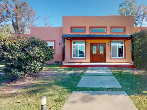 VENTA CASA 4 DOR. PILETA SANTA IRENE LUJAN