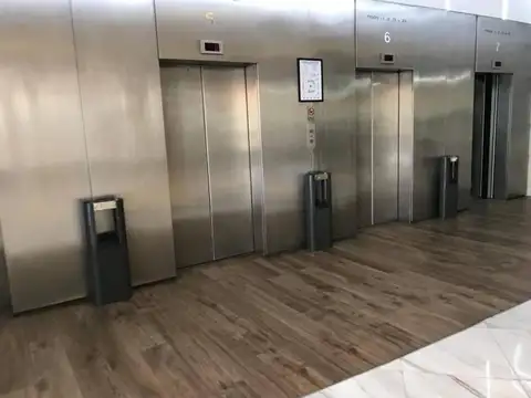 Oficina en Venta con 7 cocheras