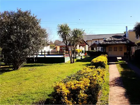 Casa en Venta con 2 cocheras