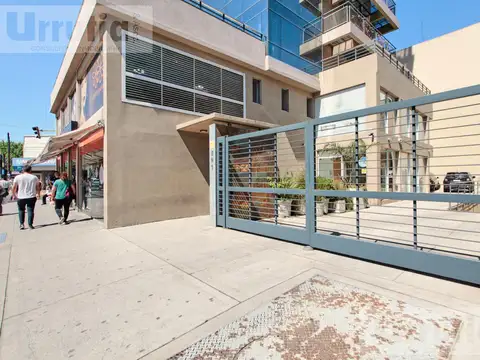 Oficina en Alquiler con 2 cocheras