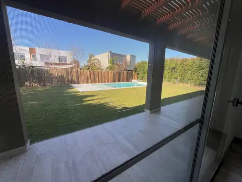 Casa 7 ambientes con 3 baños