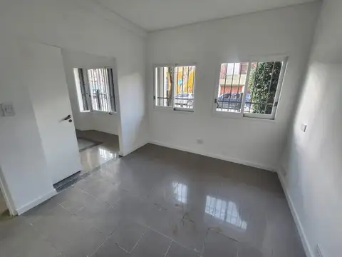 Oficina 4 ambientes con 1 baño