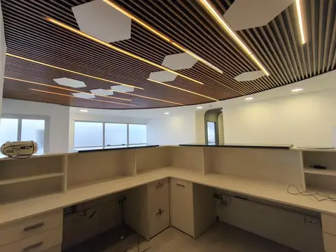 Oficina 5 ambientes con 4 baños