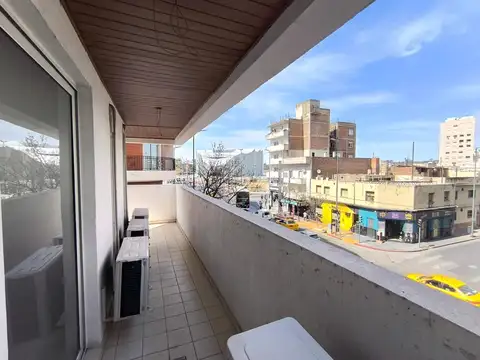 Piso completo- Oficinas en Olmos Esquina Santiago del Estero