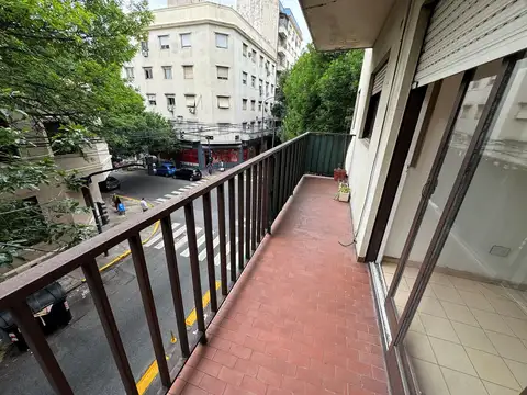 AMPLIO 2 AMB - BALCON AL FRENTE - TODO EXTERNO - IMPOECABLE ESTADO - LUMINOSO