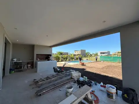 Casa  en Alquiler en Santa Lucia, Pilar del Este, Pilar