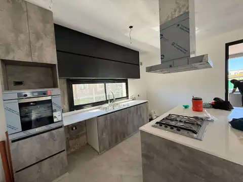 Casa en Alquiler en Pilar del Este - Santa Lucia, USD 1.500