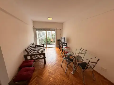 Departamento en alquiler de 2 ambientes con balcón en Villa Urquiza.