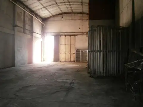 Galpon en Venta 25  mts Fondo