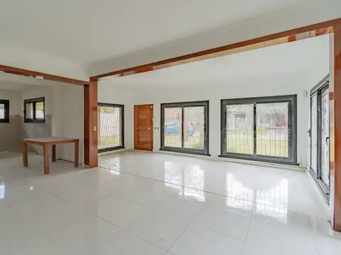 Casa 6 ambientes con 3 baños
