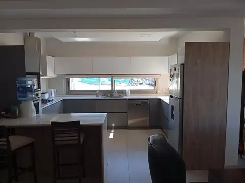 Casa 5 ambientes con 2 baños