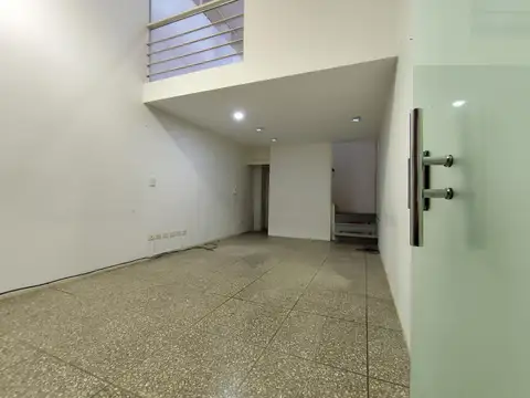 OFICINA A MEDIA CUADRA DE LA PLAZA DE ESCOBAR