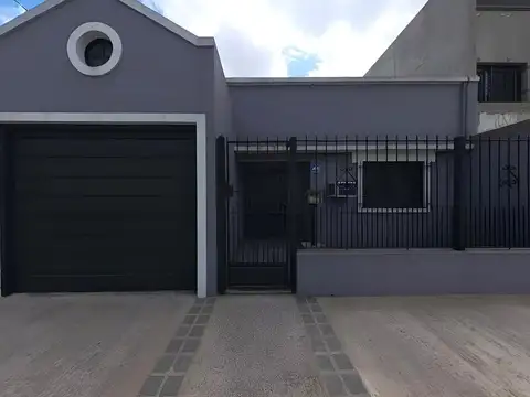 Casa de 5 ambientes en venta en Lanus Impecable 