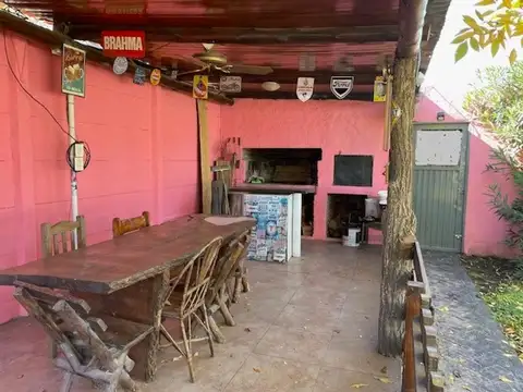 Casa 5 ambientes con 2 baños