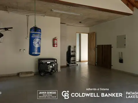 Venta Casa San Martin de los Andes 310 m2 con vistas y piscina climatizada B° El Casco