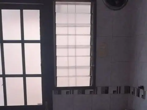 DUPLEX INTERNO 2 1/2 AMB. CON PATIO Y COCHERA FIJA DESCUBIERTA