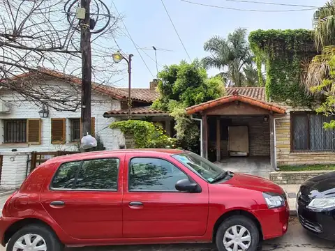 EN VENTA EN CIUDAD JARDIN, CHALET MUY BIEN UBICADO; LOTE DE 10X21 MTS; 5 AMBIENTES - FICHA 8331