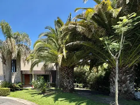 VENTA CASA 7 AMB  C/PILETA VILLA OLIVOS 2 PLANTAS