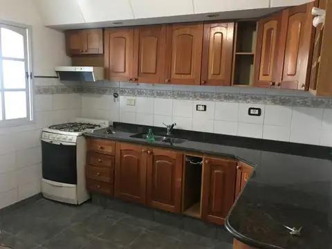 Casa 4 ambientes con 1 baño