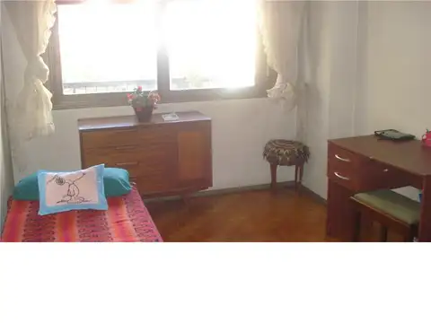 135 M2 TOTALES, AL FRENTE CON BALCÓN