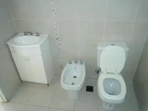 Monoambiente frente facultad medicina y odontología Santa Fe y Francia