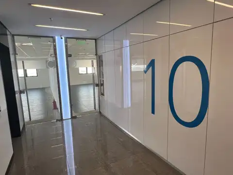 Oficina en Alquiler con 5 cocheras