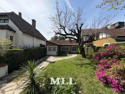 Ferrari 105. Casa en Venta Adrogué con gran jardin!