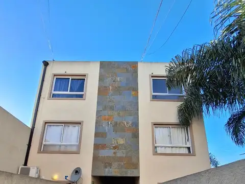 Santiago Bynnon 6000, Piso 1