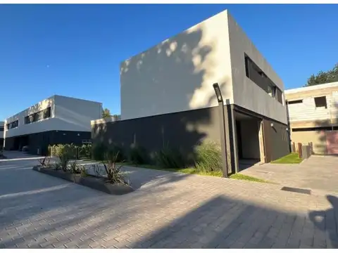 Casa 6 ambientes con 3 baños