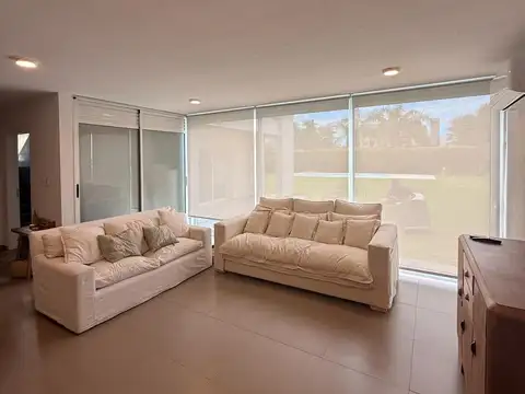 Casa en Venta con 4 cocheras