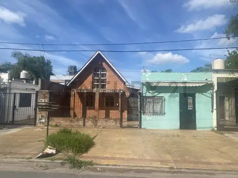 VENTA. 28 Y 530. LOTE PROPIO CON CASA AMERICANA Y LOCAL